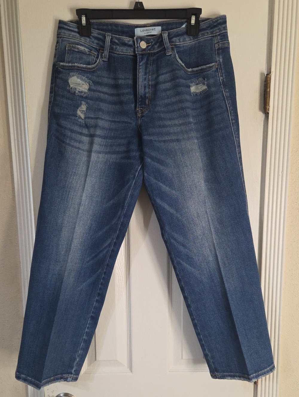 Lovervet Medium Blue Distressed Crop Jeans. Size 29